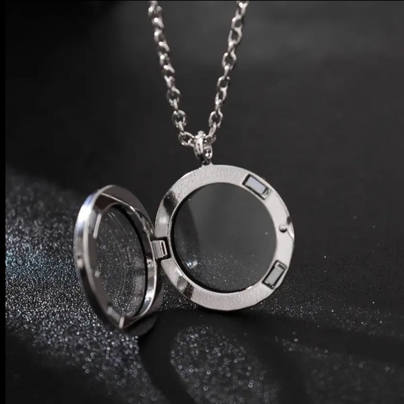 Openable Glass Locket Pendant Necklace - Picture 4 of 6